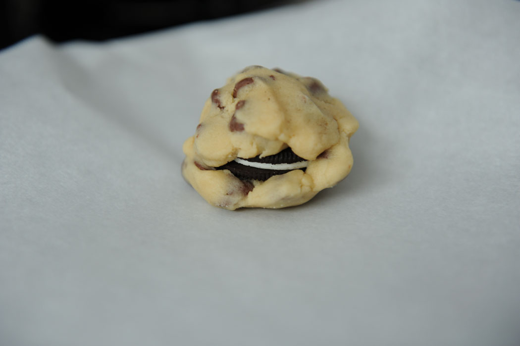 daniellefaletra-oreostuffed-chocolatechip-cookies4
